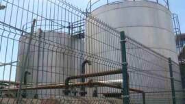 Curvy Wire Fence For Oilfield