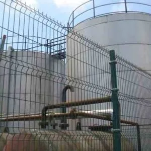 Curvy Wire Fence For Oilfield
