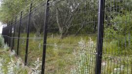 Curvy Wire Mesh Fence