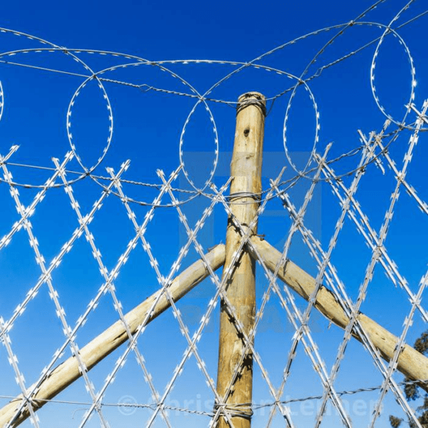 Recinzione ad alta sicurezza con rete metallica saldata