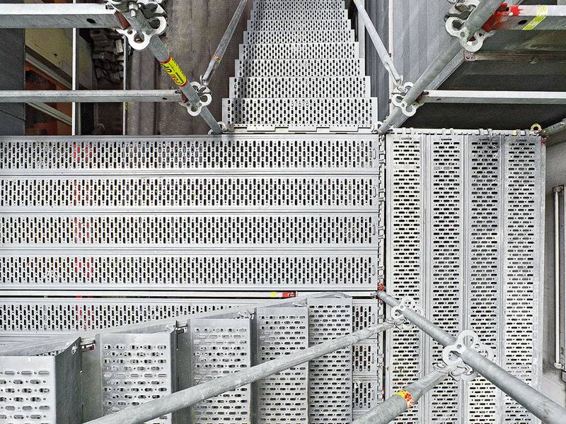 steel-scaffold-plank-stairs